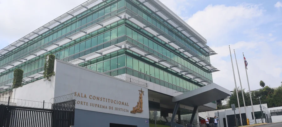 La Constitución no puede ser paralizada: Potestades implícitas de la corte plena para garantizar la continuidad de la justicia constitucional episode artwork